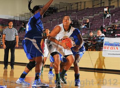 Thumbnail 1 in Dillard vs. Long Beach Poly (Nike Tournament of Champions) photogallery.