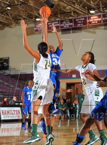 Thumbnail 3 in Dillard vs. Long Beach Poly (Nike Tournament of Champions) photogallery.