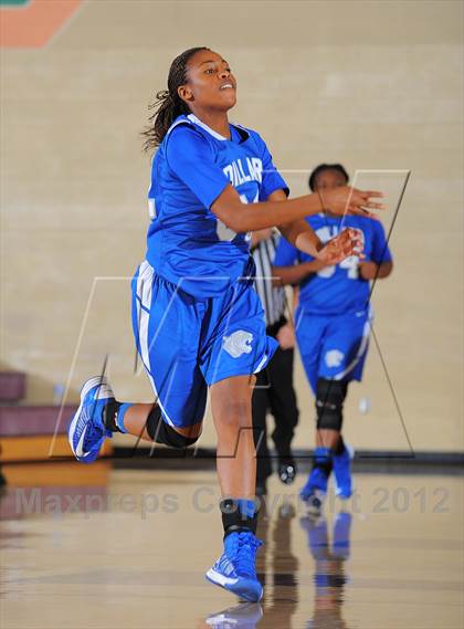 Thumbnail 1 in Dillard vs. Long Beach Poly (Nike Tournament of Champions) photogallery.