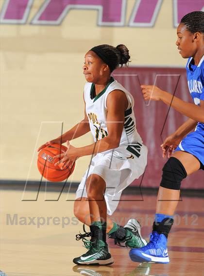 Thumbnail 3 in Dillard vs. Long Beach Poly (Nike Tournament of Champions) photogallery.