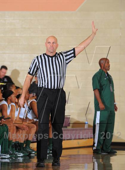 Thumbnail 2 in Dillard vs. Long Beach Poly (Nike Tournament of Champions) photogallery.