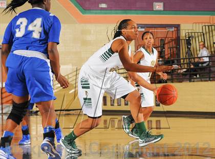 Thumbnail 2 in Dillard vs. Long Beach Poly (Nike Tournament of Champions) photogallery.
