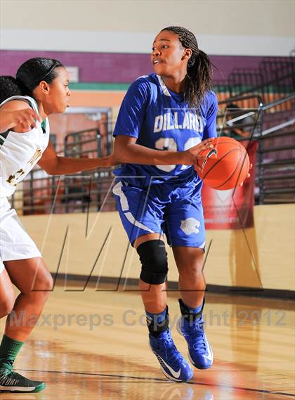 Thumbnail 1 in Dillard vs. Long Beach Poly (Nike Tournament of Champions) photogallery.