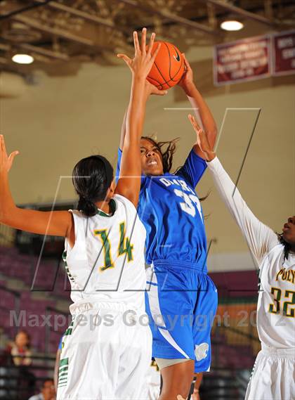 Thumbnail 2 in Dillard vs. Long Beach Poly (Nike Tournament of Champions) photogallery.