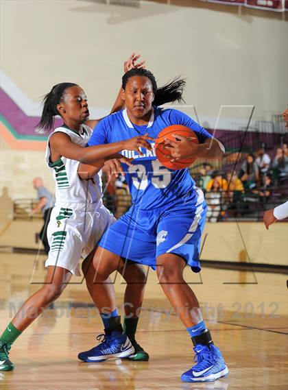 Thumbnail 1 in Dillard vs. Long Beach Poly (Nike Tournament of Champions) photogallery.