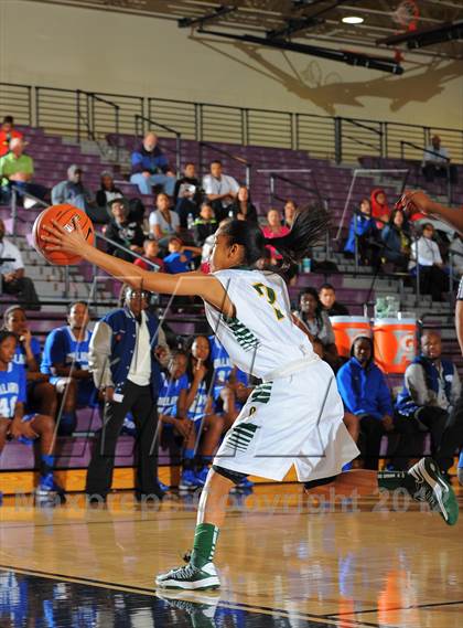 Thumbnail 3 in Dillard vs. Long Beach Poly (Nike Tournament of Champions) photogallery.