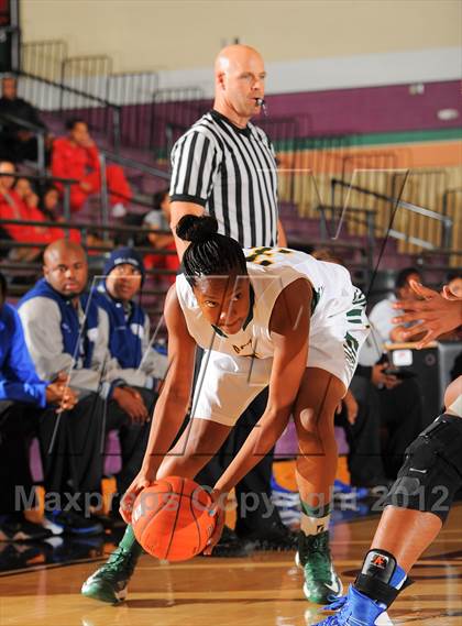 Thumbnail 3 in Dillard vs. Long Beach Poly (Nike Tournament of Champions) photogallery.