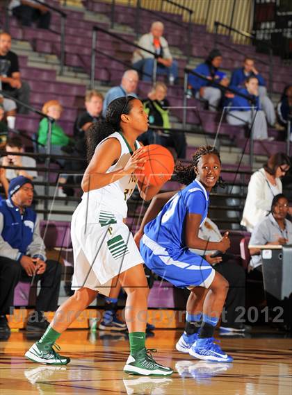 Thumbnail 1 in Dillard vs. Long Beach Poly (Nike Tournament of Champions) photogallery.