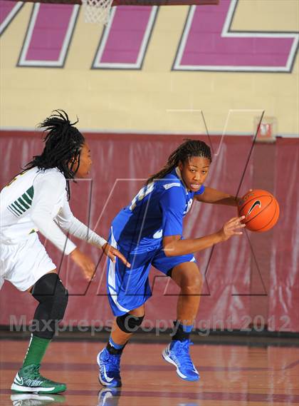 Thumbnail 2 in Dillard vs. Long Beach Poly (Nike Tournament of Champions) photogallery.