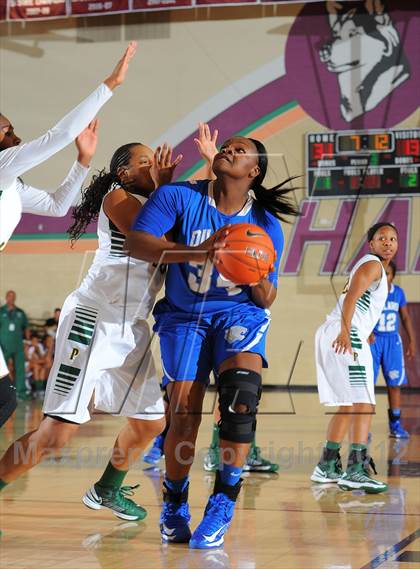 Thumbnail 3 in Dillard vs. Long Beach Poly (Nike Tournament of Champions) photogallery.