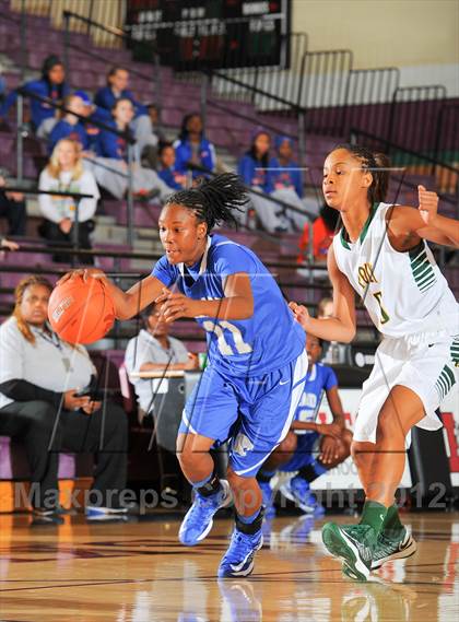 Thumbnail 3 in Dillard vs. Long Beach Poly (Nike Tournament of Champions) photogallery.