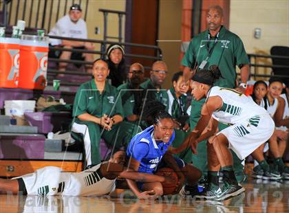 Thumbnail 3 in Dillard vs. Long Beach Poly (Nike Tournament of Champions) photogallery.