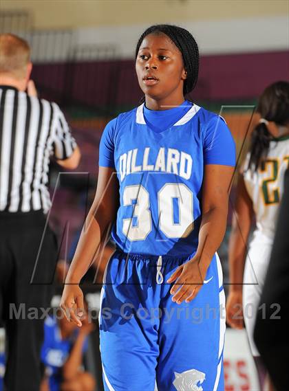 Thumbnail 3 in Dillard vs. Long Beach Poly (Nike Tournament of Champions) photogallery.