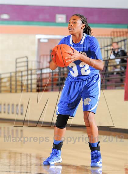 Thumbnail 3 in Dillard vs. Long Beach Poly (Nike Tournament of Champions) photogallery.