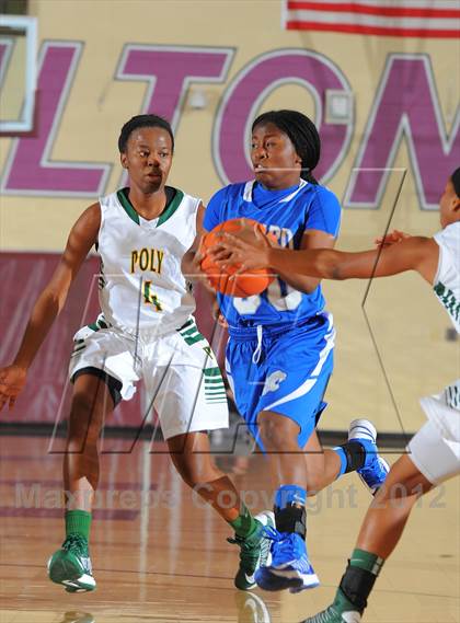 Thumbnail 2 in Dillard vs. Long Beach Poly (Nike Tournament of Champions) photogallery.