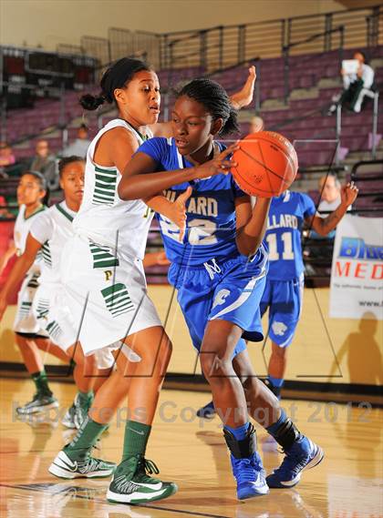 Thumbnail 3 in Dillard vs. Long Beach Poly (Nike Tournament of Champions) photogallery.