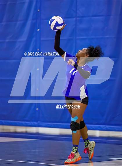 Thumbnail 2 in JV: Lawndale @ Wiseburn- Da Vinci photogallery.