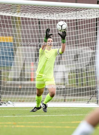 Thumbnail 2 in Lewiston-Porter vs. Livonia (NYSPHSAA Class B Far West Regional) photogallery.