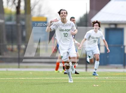Thumbnail 2 in Lewiston-Porter vs. Livonia (NYSPHSAA Class B Far West Regional) photogallery.
