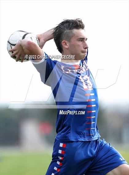 Thumbnail 1 in Lewiston-Porter vs. Livonia (NYSPHSAA Class B Far West Regional) photogallery.