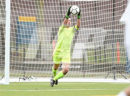 Thumbnail 3 in Lewiston-Porter vs. Livonia (NYSPHSAA Class B Far West Regional) photogallery.