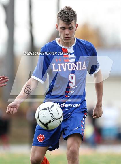 Thumbnail 3 in Lewiston-Porter vs. Livonia (NYSPHSAA Class B Far West Regional) photogallery.
