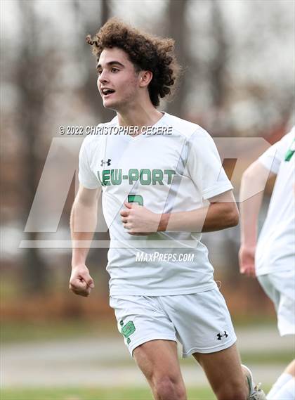 Thumbnail 2 in Lewiston-Porter vs. Livonia (NYSPHSAA Class B Far West Regional) photogallery.