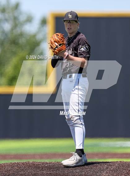 Thumbnail 1 in Lee's Summit vs. Liberty North (MSHSAA Class 6 Quarterfinal) photogallery.