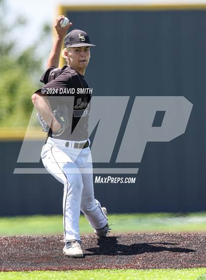 Thumbnail 1 in Lee's Summit vs. Liberty North (MSHSAA Class 6 Quarterfinal) photogallery.