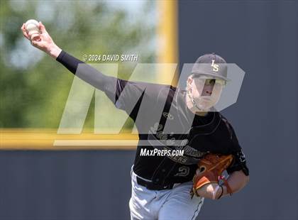 Thumbnail 1 in Lee's Summit vs. Liberty North (MSHSAA Class 6 Quarterfinal) photogallery.