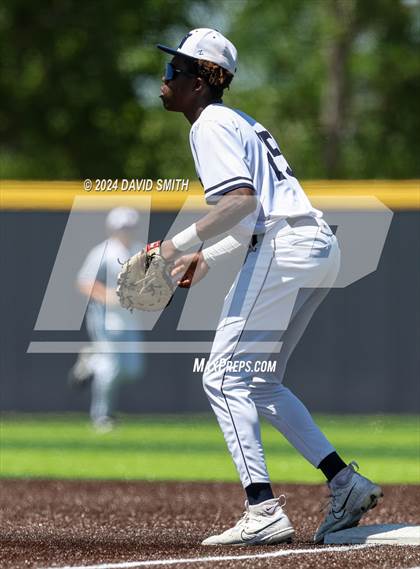 Thumbnail 2 in Lee's Summit vs. Liberty North (MSHSAA Class 6 Quarterfinal) photogallery.