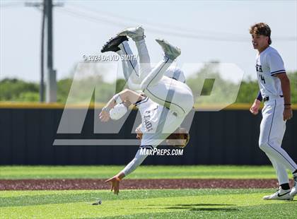 Thumbnail 1 in Lee's Summit vs. Liberty North (MSHSAA Class 6 Quarterfinal) photogallery.
