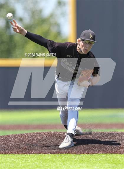 Thumbnail 3 in Lee's Summit vs. Liberty North (MSHSAA Class 6 Quarterfinal) photogallery.