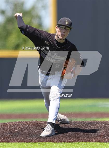 Thumbnail 2 in Lee's Summit vs. Liberty North (MSHSAA Class 6 Quarterfinal) photogallery.