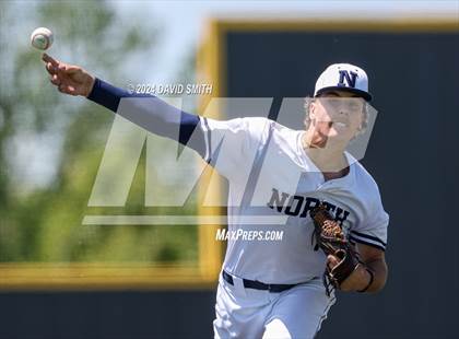 Thumbnail 1 in Lee's Summit vs. Liberty North (MSHSAA Class 6 Quarterfinal) photogallery.
