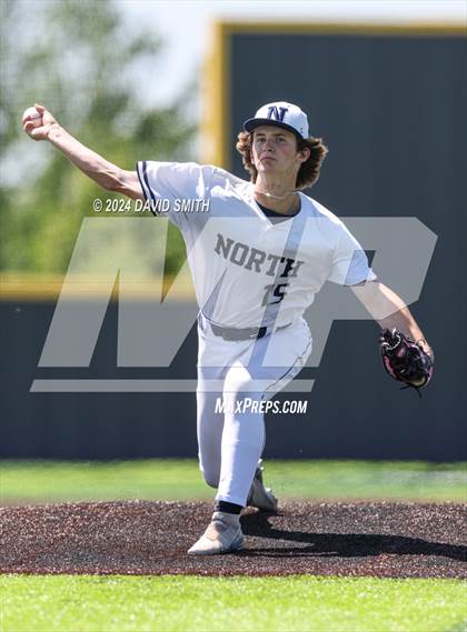 Thumbnail 3 in Lee's Summit vs. Liberty North (MSHSAA Class 6 Quarterfinal) photogallery.