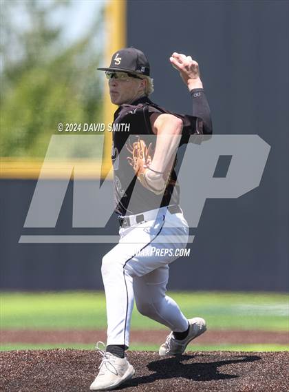Thumbnail 2 in Lee's Summit vs. Liberty North (MSHSAA Class 6 Quarterfinal) photogallery.