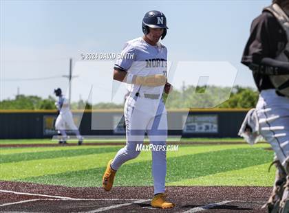 Thumbnail 1 in Lee's Summit vs. Liberty North (MSHSAA Class 6 Quarterfinal) photogallery.