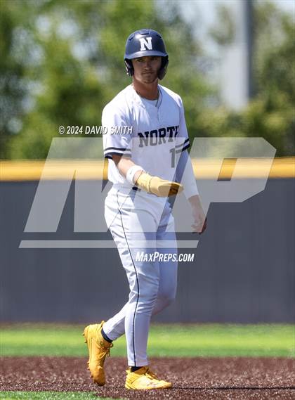 Thumbnail 2 in Lee's Summit vs. Liberty North (MSHSAA Class 6 Quarterfinal) photogallery.