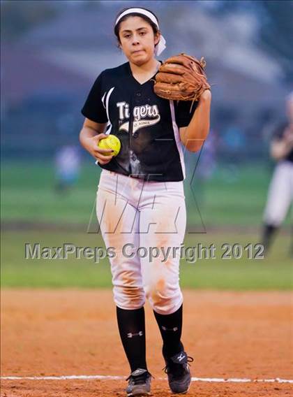 Thumbnail 3 in Brazosport vs St. Agnes (Brazosport Classic) photogallery.