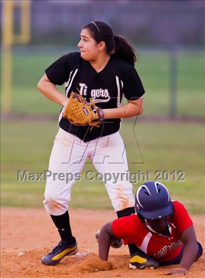 Thumbnail 3 in Brazosport vs St. Agnes (Brazosport Classic) photogallery.