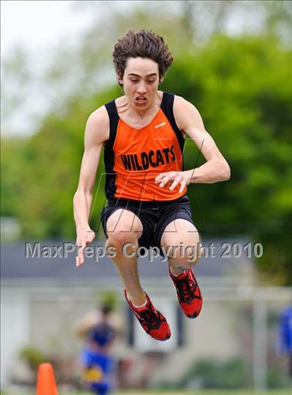Thumbnail 2 in North Suburban Conference Boys Track and Field Championships photogallery.