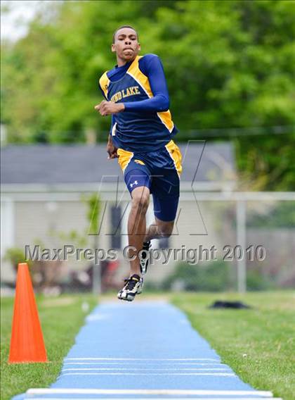Thumbnail 3 in North Suburban Conference Boys Track and Field Championships photogallery.