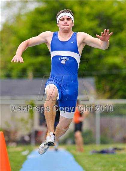 Thumbnail 1 in North Suburban Conference Boys Track and Field Championships photogallery.