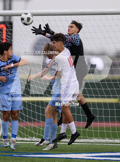 Thumbnail 3 in Johnson vs Lee photogallery.