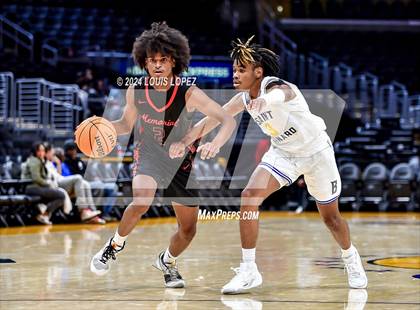 Thumbnail 2 in San Joaquin Memorial vs. St. Bernard (Coastal Catholic Classic) photogallery.