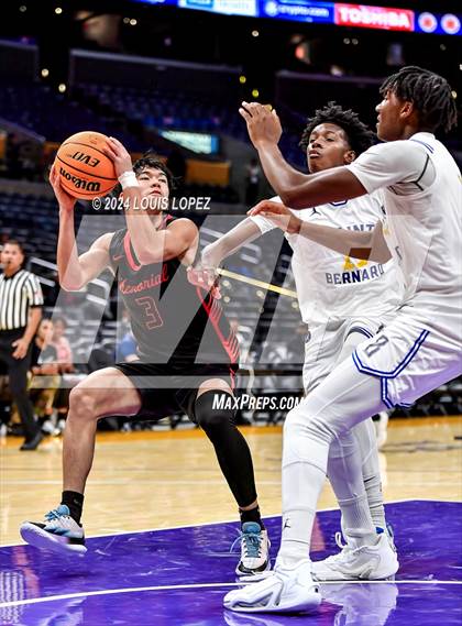 Thumbnail 2 in San Joaquin Memorial vs. St. Bernard (Coastal Catholic Classic) photogallery.