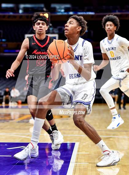 Thumbnail 3 in San Joaquin Memorial vs. St. Bernard (Coastal Catholic Classic) photogallery.