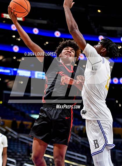 Thumbnail 2 in San Joaquin Memorial vs. St. Bernard (Coastal Catholic Classic) photogallery.