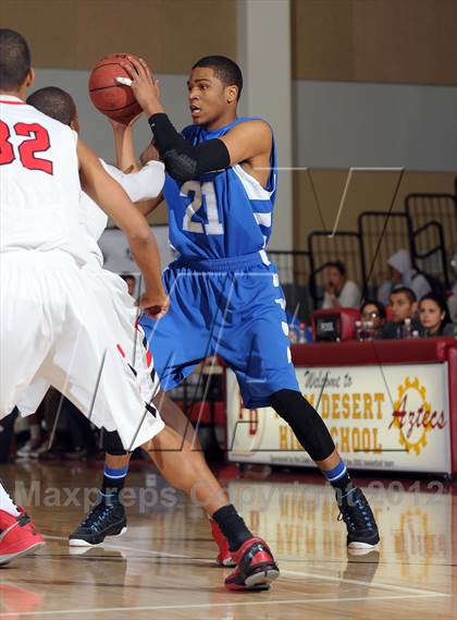 Thumbnail 3 in Antelope vs. De La Salle (MaxPreps Holiday Classic) photogallery.
